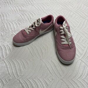 Nike SB Women’s Check Solar Pink Low Top Sneakers. Size 9